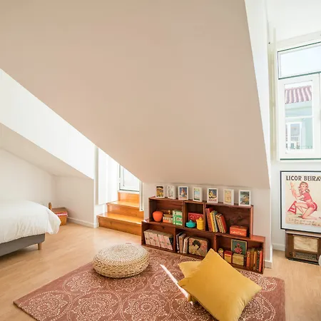 Jolie Gloria With Terrace Apartment Lisbon